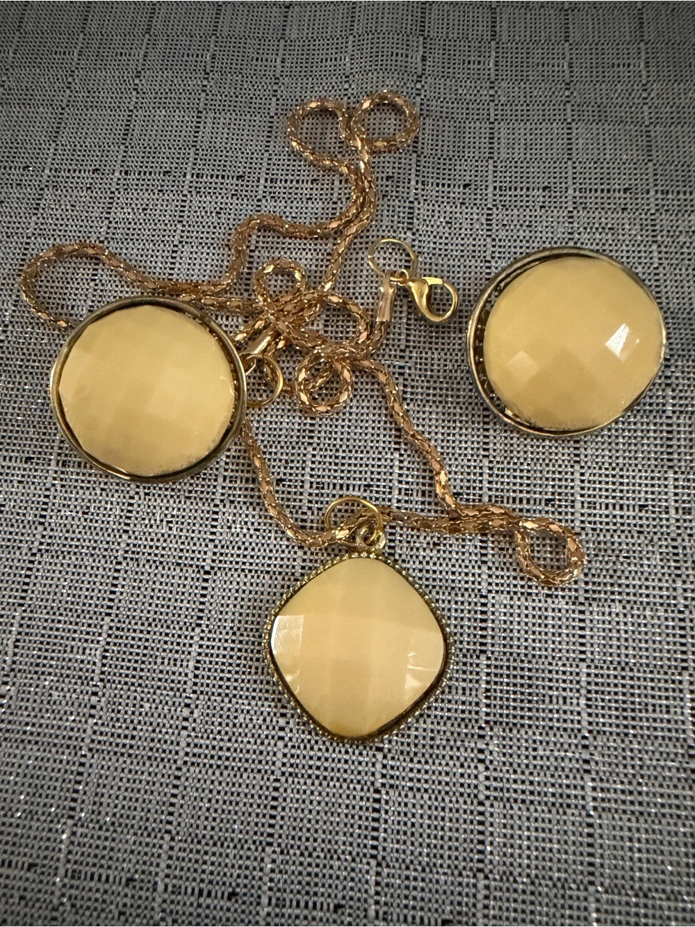 Gold-Tone Women’s Chain Necklace - Elegant Everyday Layering - Picture 3 of 4